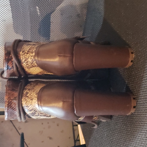New brown and tan faux snake boots - Picture 3 of 4